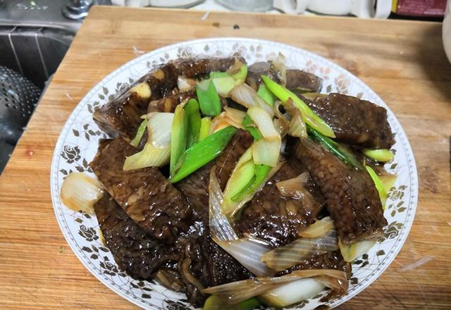 这种用粉条做成的美食，吃着比肉还香，当地人叫皮渣，你吃过吗休闲区蓝鸢梦想 - Www.slyday.coM