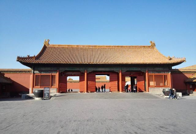 皇宫禁地的门楣为何插着一支箭头?嘉庆皇帝特准,用来警醒后人|乌合之众|皇宫|隆宗门_新浪新闻