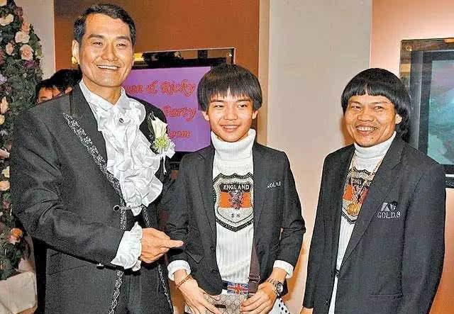 早期的王俊棠曾经出演过吴宇森,邱礼涛,李修贤这些大导演的电影,和