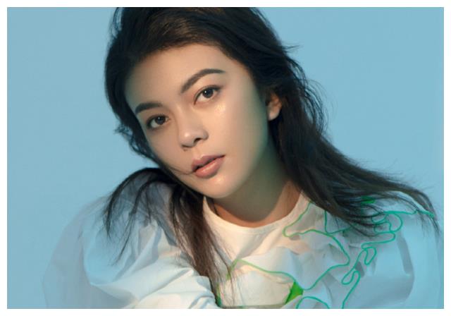 谈莉娜因肖战言论落泪后,又点赞郑爽张翰感情消息,是在线吃瓜吗