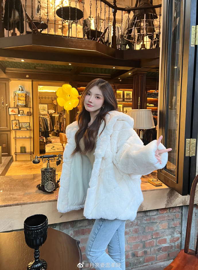 美女杨娇娇秋季美照欣赏,真好看__财经头条