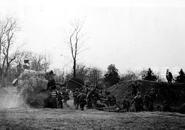 老照片 侵华日军步坦协同攻占枣阳抗日名将举枪自尽杀身成仁 钟毅 枣阳 师团 新浪新闻 老照片 侵华日军步坦协同攻占枣阳抗日名将举枪自尽杀身成仁 钟毅 枣阳 师团 新浪新闻