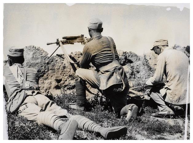 解放战争的老照片难得一见的战争场面