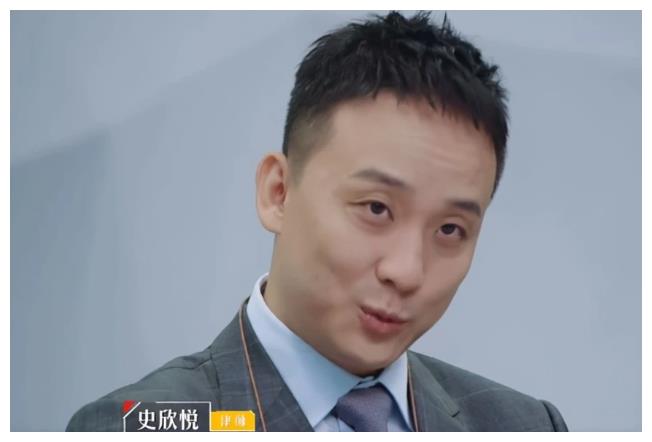 丁辉看到生日蛋糕,感动到掉眼泪,网友:打工人的真实写照