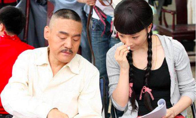 64岁老戏骨巍子离婚时将家产留给妻子儿子是大家熟悉的他