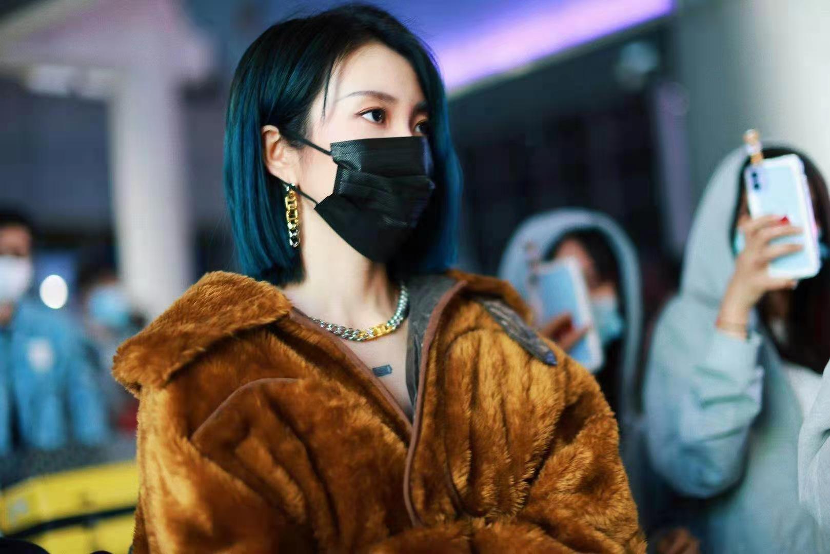 热依扎的成长经历
