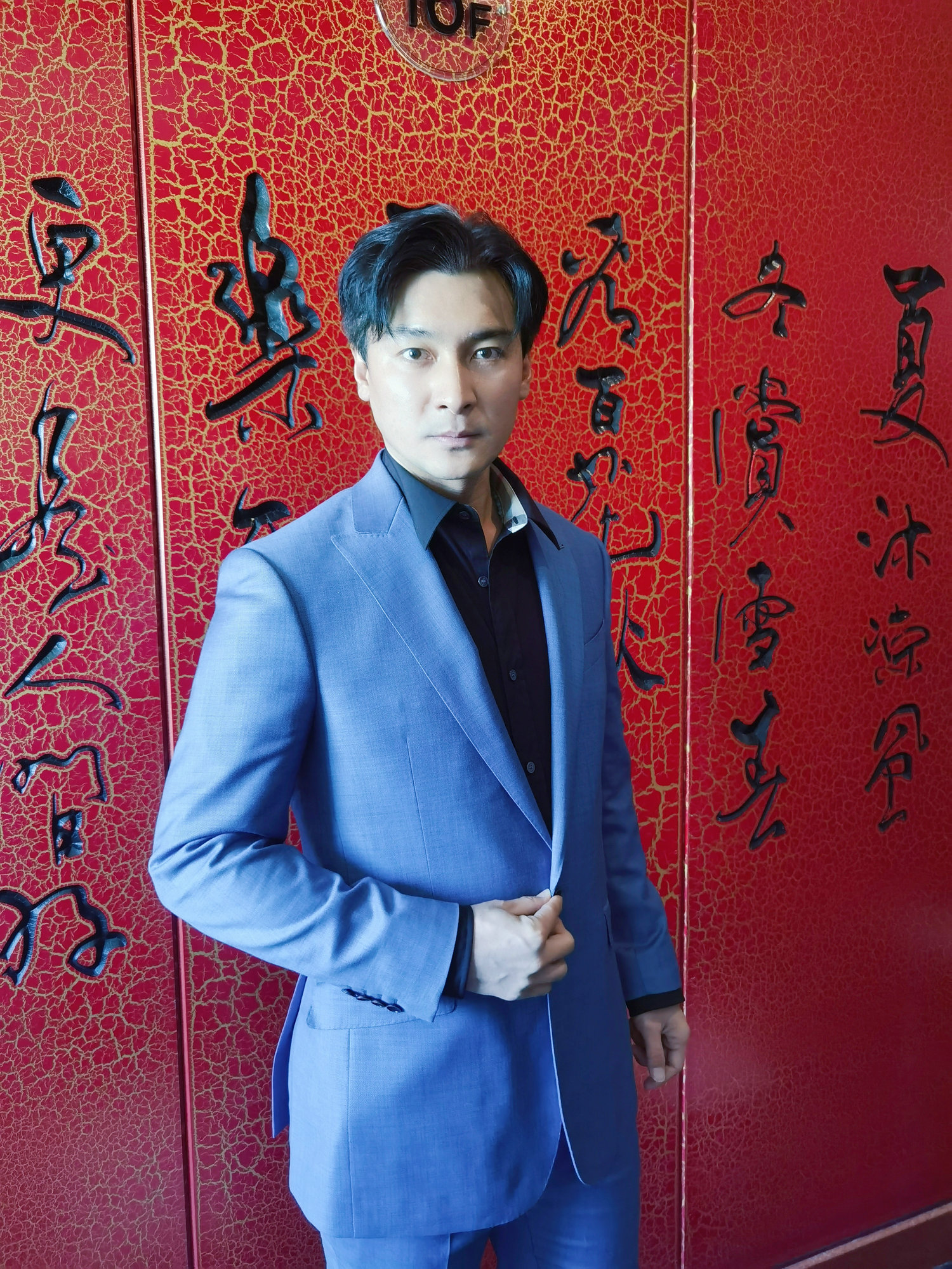 电影《花儿为什么这样红》首映 贺刚致敬“时代楷模”拉齐尼__财经头条