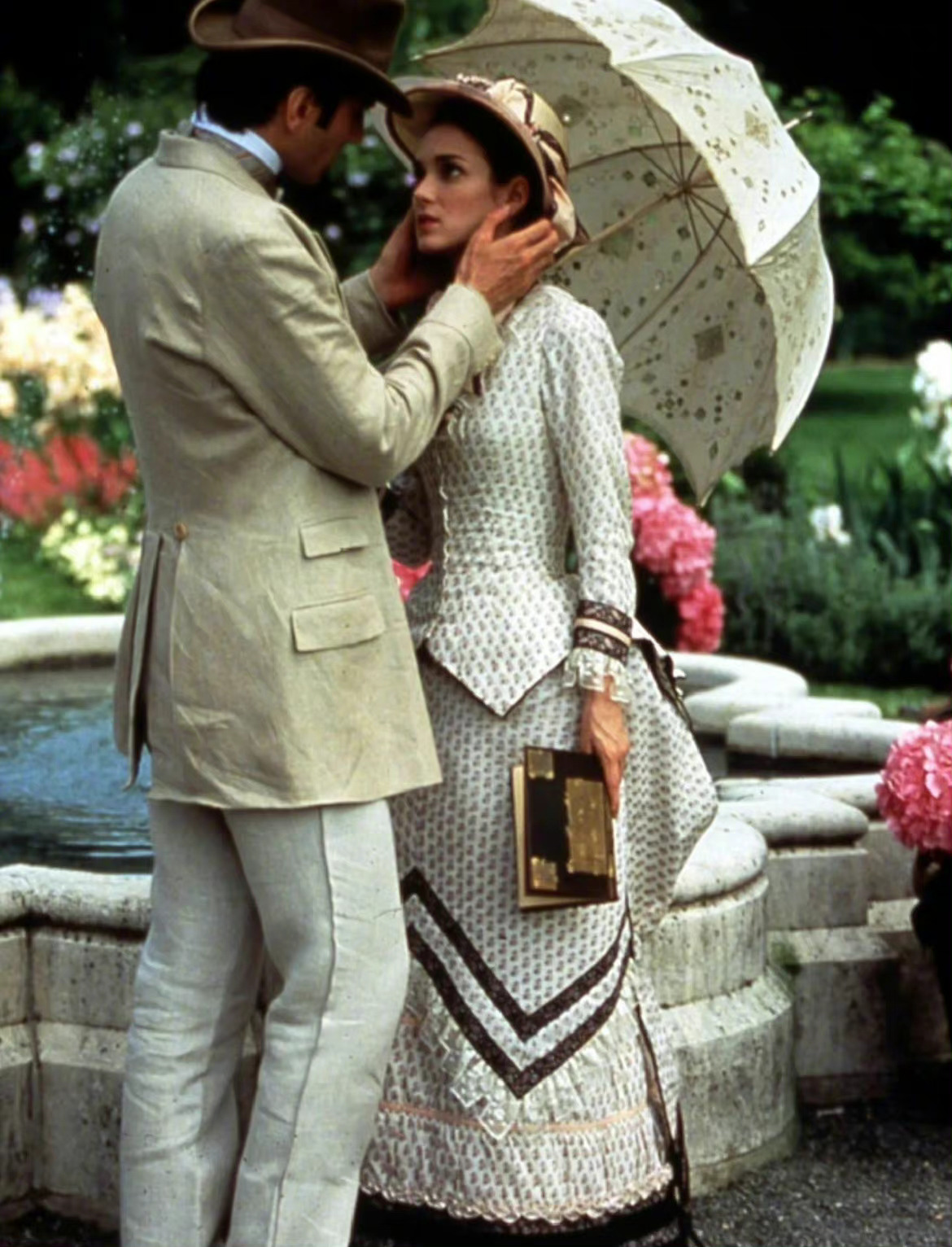 1993年《纯真年代》的薇诺娜瑞德,少年气 少女气并存的美人__财经头条