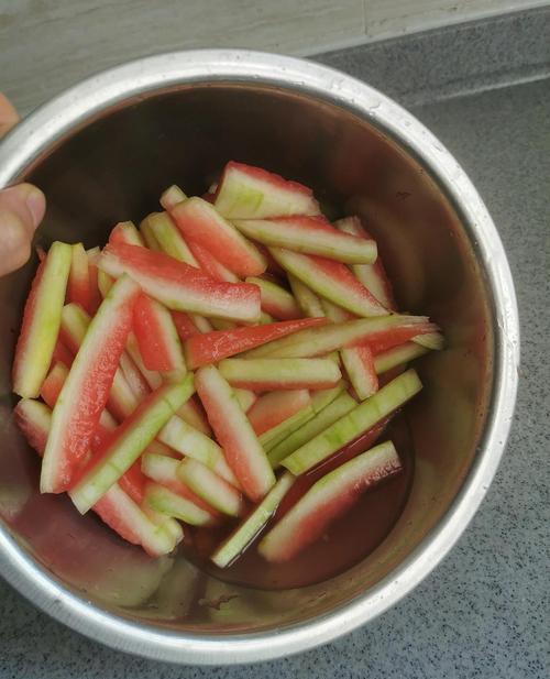 记忆中的腌西瓜皮