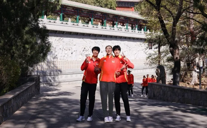香山体能拉练！女排青春风暴来袭，刁琳宇王梦洁康复归队引期待