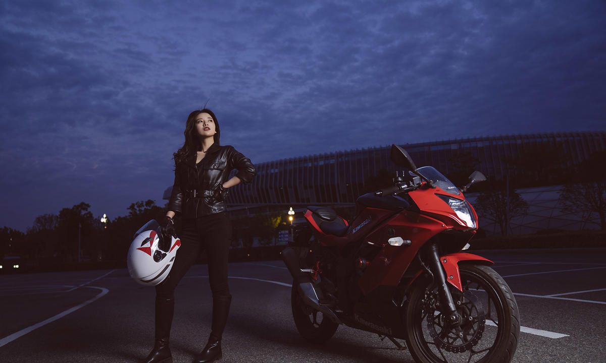 烈焰与红唇,索尼微单alpha 7r iv美女与机车拍摄分享