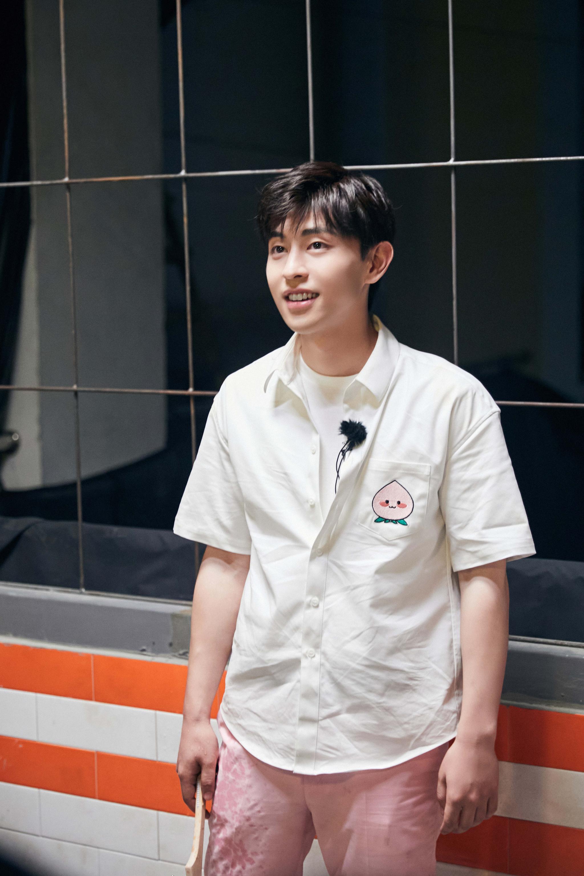 密逃2杨幂邓伦上演高空吊桥挑战黄明昊高能开挂破解字谜