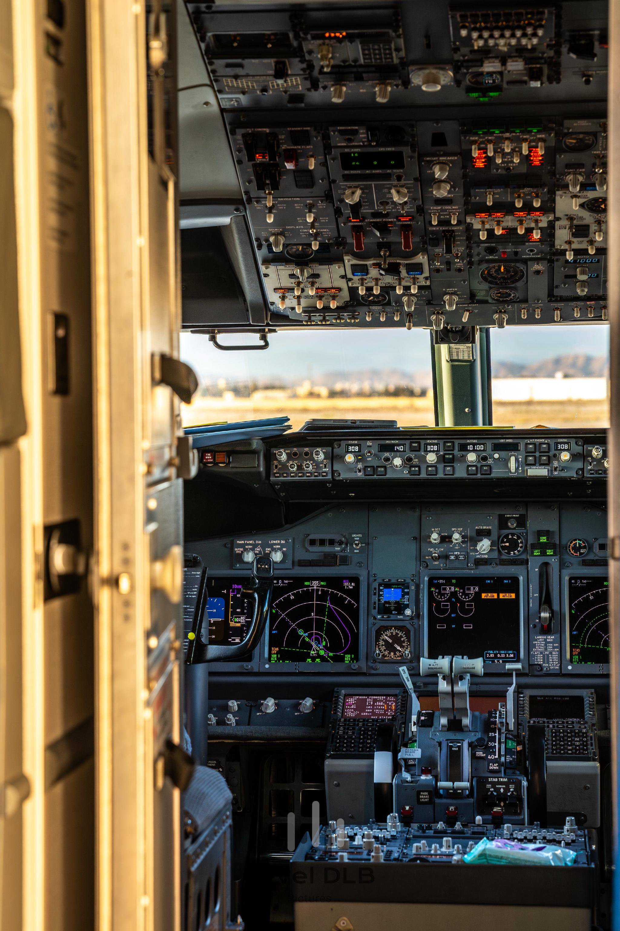 高清大图感受精密的"美".|飞机驾驶舱_新浪新闻