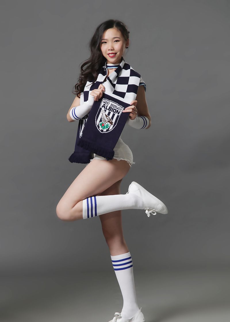 24张漂亮的足球宝贝写真,可作为不同动态素描练习素材