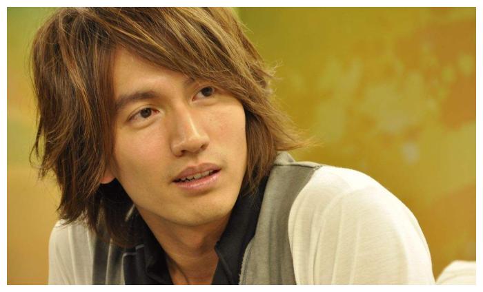 有种"蜕变"叫42岁言承旭,剪去18年长发,帅成了"初恋男神"