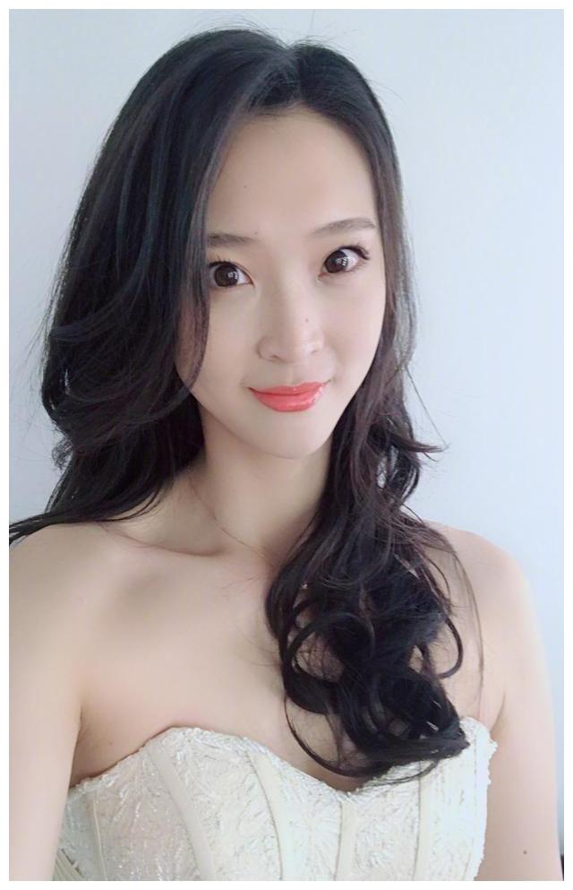 惠若琪镂空透视礼服罕见秀性感,事业线若隐若现别有一番风味