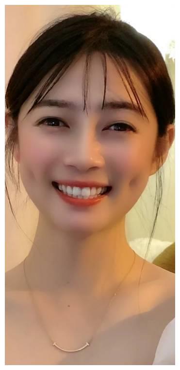 晚年运势不好酒窝也代表着晚年的运势,从面相上来看,脸部是不宜有塌陷