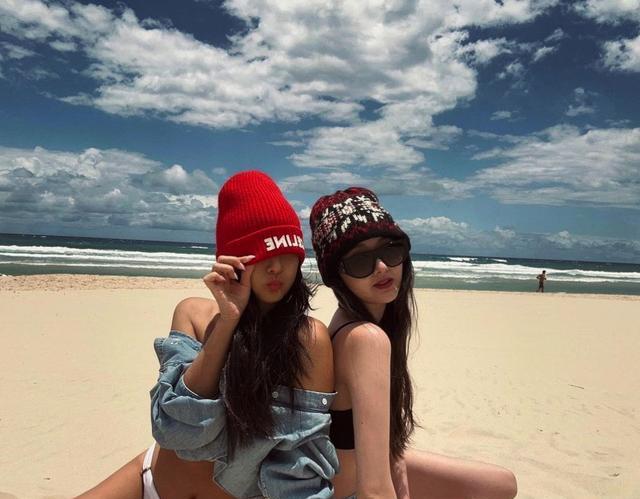 孙芸芸飞去澳洲过圣诞，穿比基尼秀长腿，引起网友热议