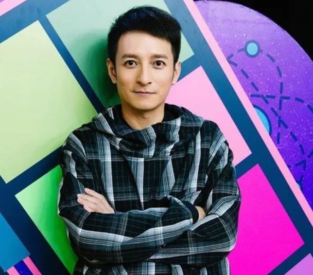 孟美岐和李维嘉旧照被扒拥抱合影毫不避嫌粉丝是干哥哥