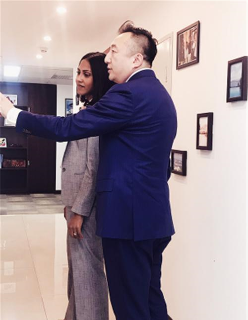 40年前，第一个在长城上喝可乐的中国男孩，如今过得怎样？休闲区蓝鸢梦想 - Www.slyday.coM