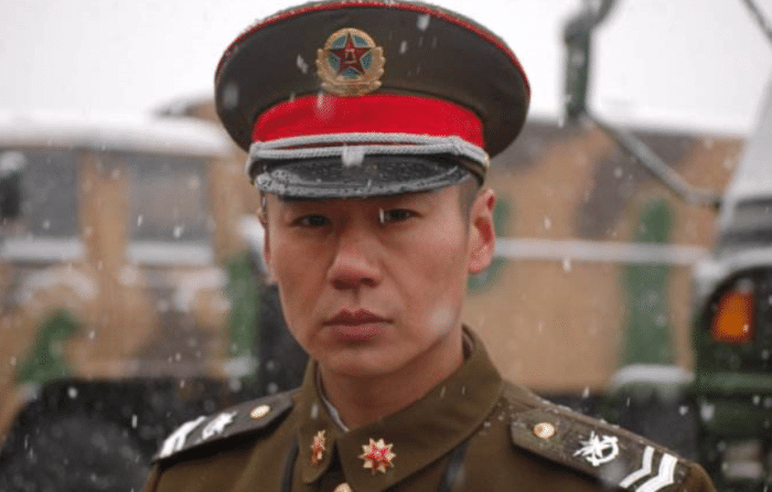 男二号是徐佳,他的很多剧也不是很出名,只有在一些军旅剧中,我们可以