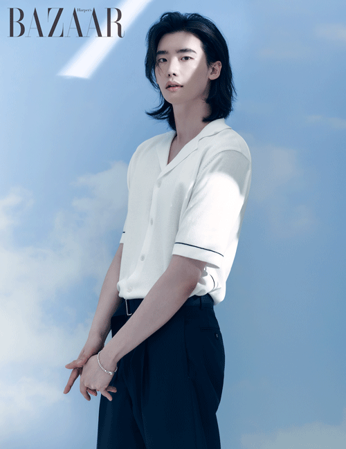 李钟硕中长发拍写真居家氛围外型帅气