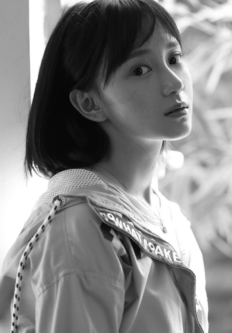 古灵精怪,有着活泼可爱,灵动俏皮的旋风少女形象——卜冠今