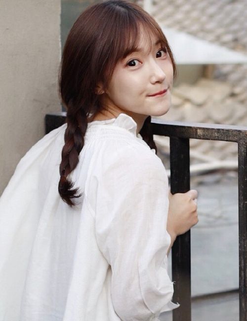 清秀可爱的高晴,模样迷人,宛如邻家小妹妹