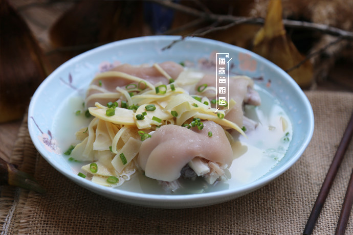 炖猪蹄要加这个菜，无比鲜美！