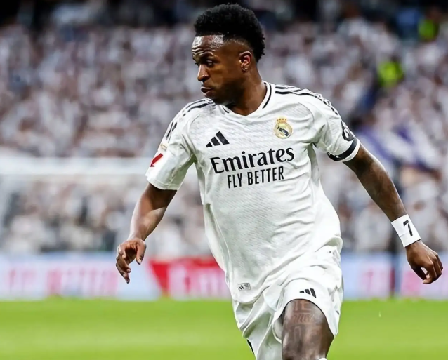 维尼修斯公开表达不满，皇马内部矛盾再度浮出水面，这位巴西球星是否面临被清洗的风险？