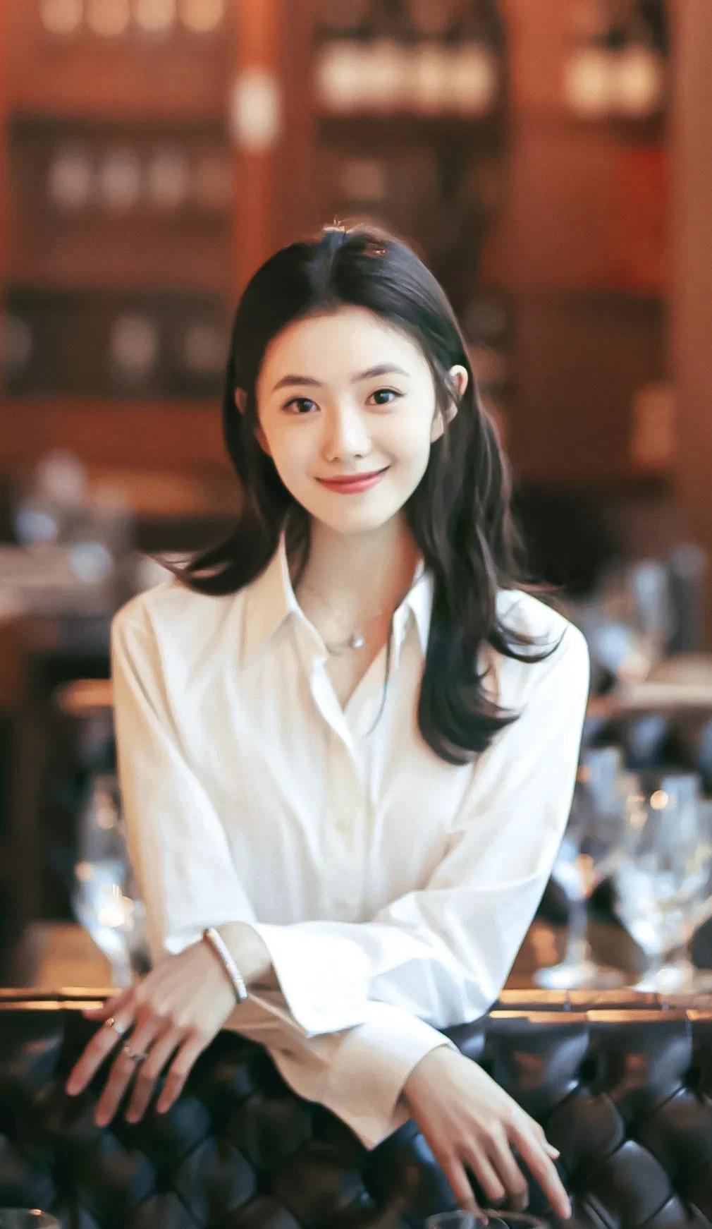 影视演员刘浩存清纯可人