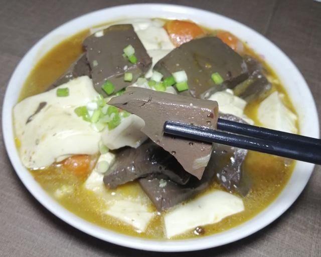 家常羊血烧豆腐,好吃有窍门,做时多加一味料,鲜嫩美味更下饭