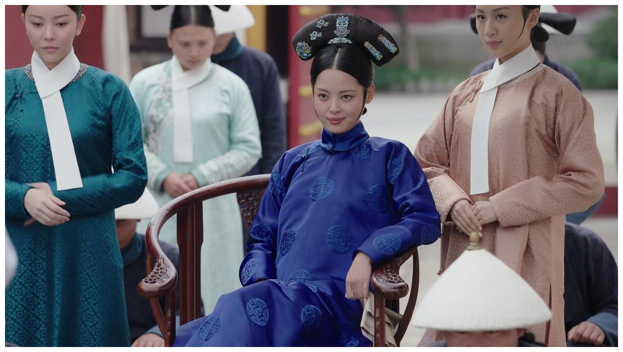 苏绿筠还是纯妃位分的时候,所戴的点翠比贵妃高晞月的还多.