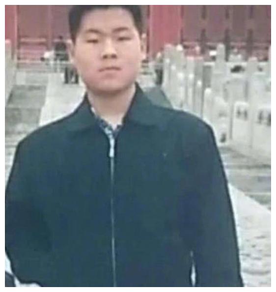 岳云鹏说年轻时比吴彦祖帅,本以为开玩笑,看到18岁照片我信了