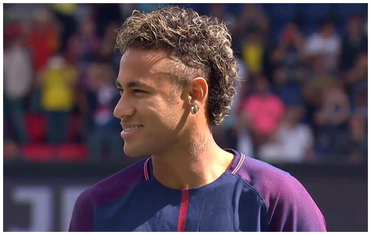 他是球场上的桑巴舞者历史转会费最高的球员内马尔