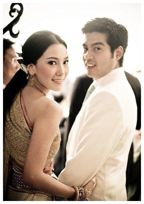 月亮姐晒与丈夫合照美丽如初