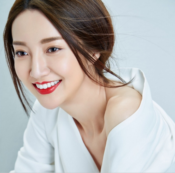 优雅靓丽的郑雅文写真