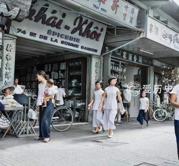 50年代法国人统治下的越南西贡 街上汉字招牌代表着不忘中华