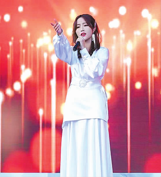 南充女歌手彭铮真情演绎曾为某人