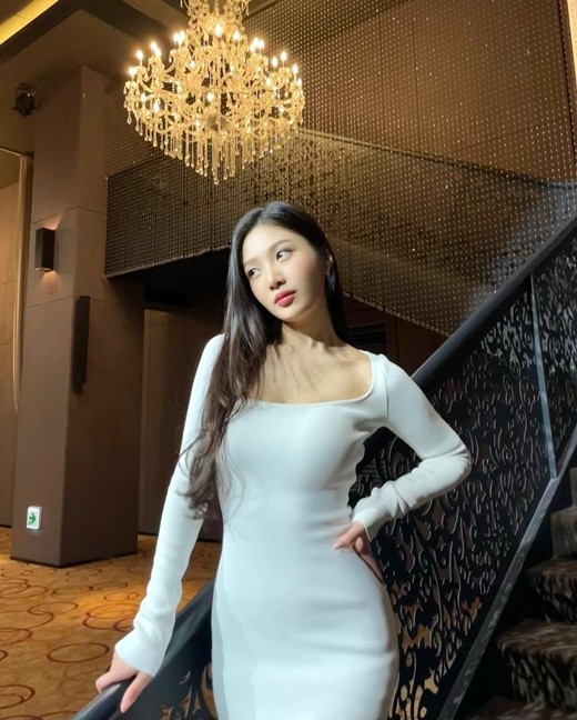 韩国女团redvelvet成员joy穿白裙秀身材曲线|社交网站|女团|身材_新浪