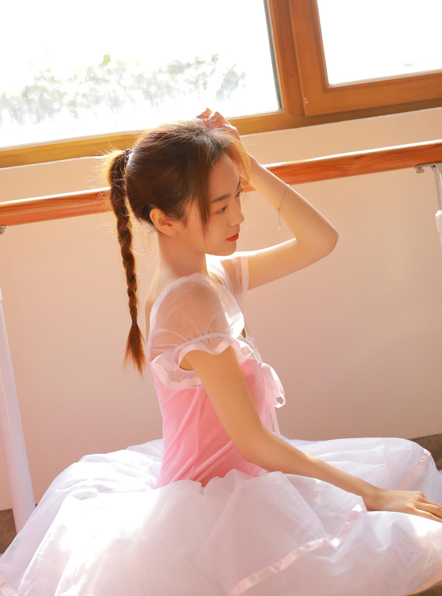 女神洪司洋:第6126期气质潮流美图欣赏