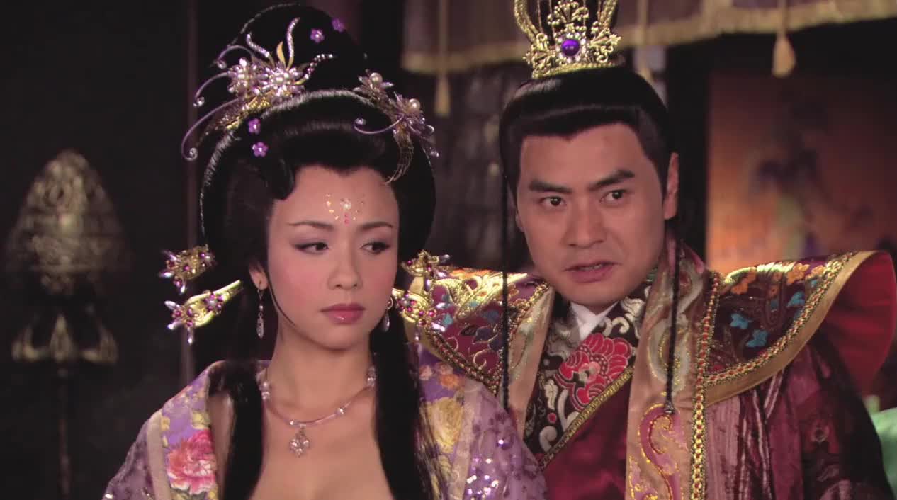 薛平贵与王宝钏薛平贵被捉拿小莲百口莫辩得亏宝钏及时出现