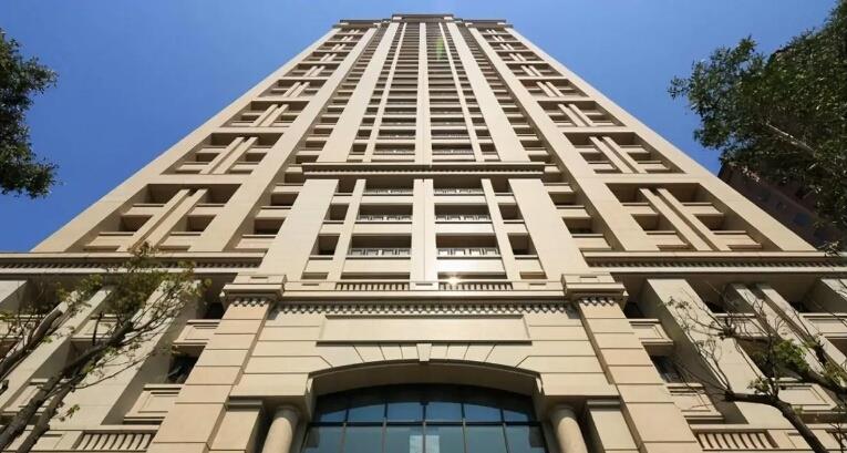 坐拥9500英尺的周杰伦豪宅,国宝级大师亲手制作,就是气派