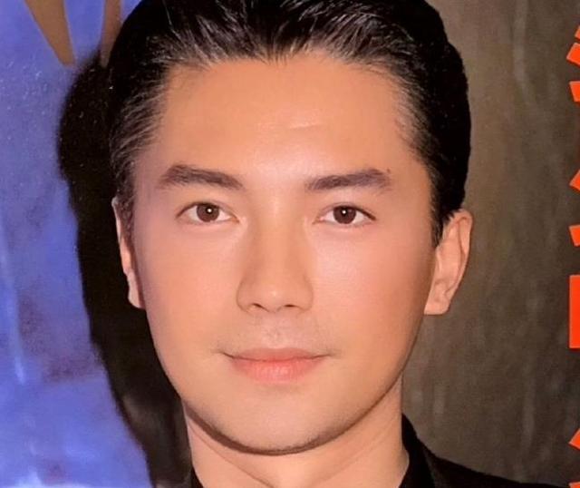 69岁的尊龙也发福了年轻时的他可是正宗的美男子