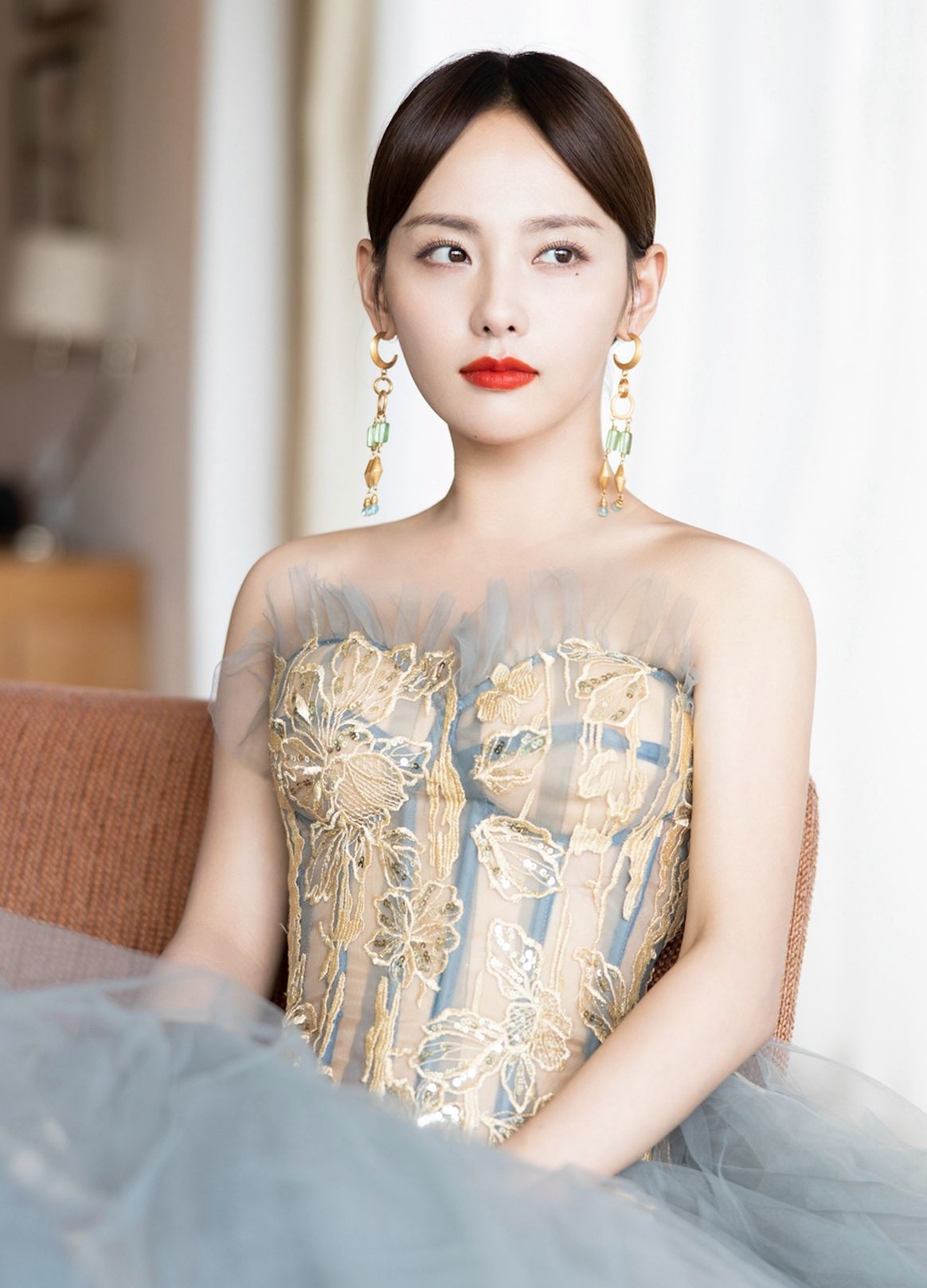 张嘉倪温婉美丽_高清图集_新浪网