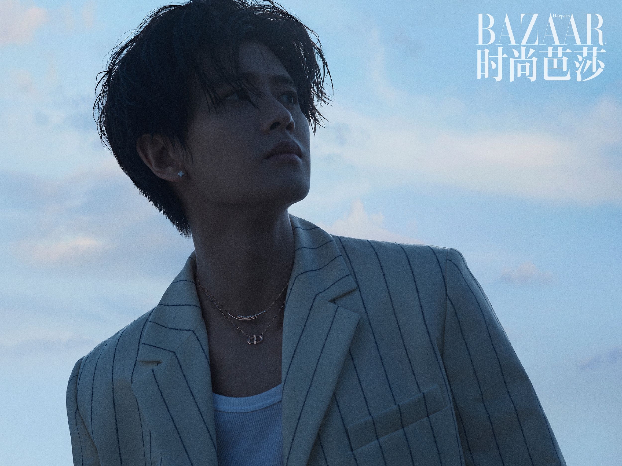 周大生品牌代言人任嘉伦登上时尚芭莎minibazaar七月刊封面!