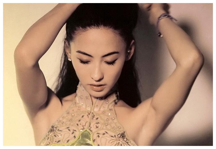 张柏芝一点都不显老,看到照片后,网友:真是腿精啊