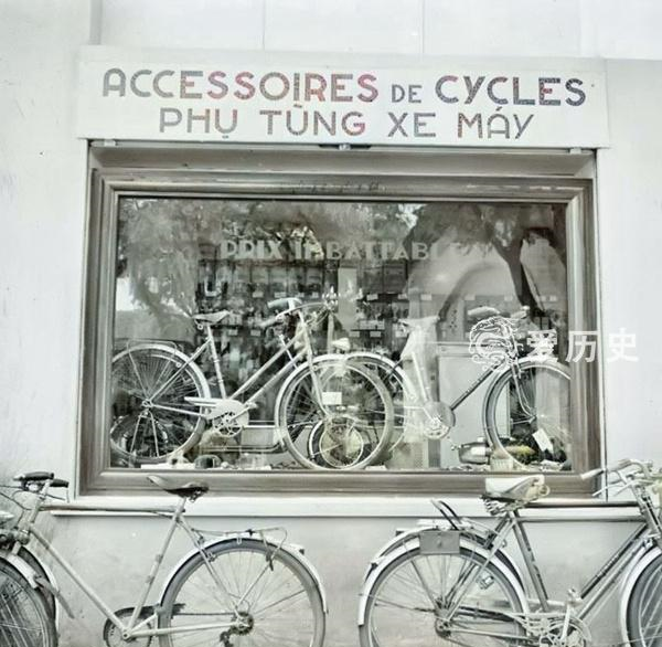 50年代法国人统治下的越南西贡 街上汉字招牌代表着不忘中华