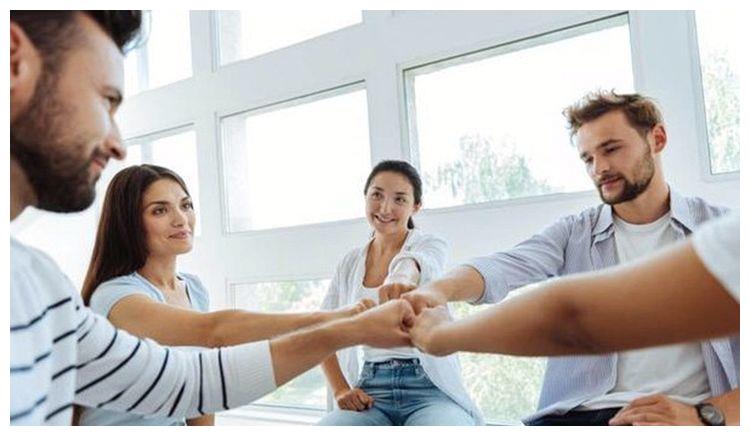 异地恋如何维系亲密关系_上门服务省70%沟通成本