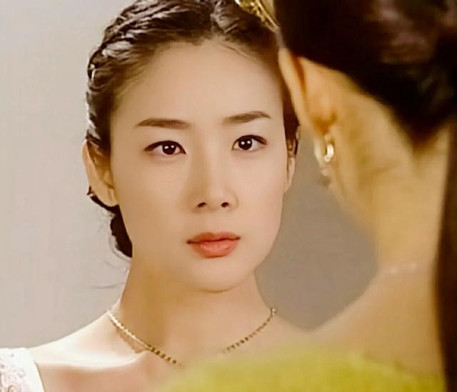 韩国电影女明星排行榜_2022年韩国“10大最美女星”排名,孙艺珍仅第7,宋慧乔未入前三